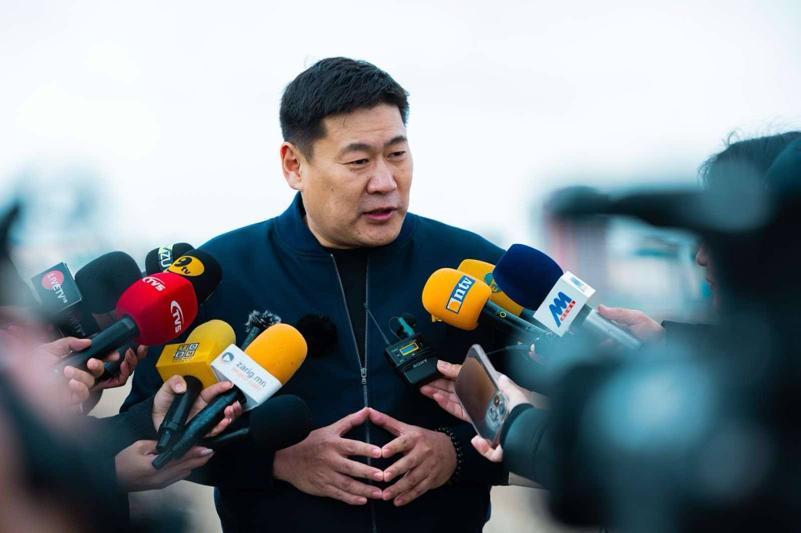 ХЗДХ-ийн сайд Б.Энхбаярт холбогдох гэмт хэрэг, авлигын үйлдлийг шалгуулахаар АТГ гаргасан гомлыг бүрэн эхээр нь хүргэж байна